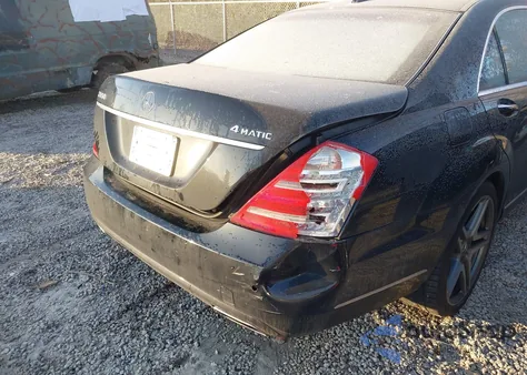 2012 Mercedes-Benz S 550 4Matic z USA, uszkodzony, nr VIN WDDNG9EB8CA428872